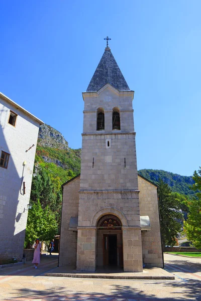 Monasterio Del Bajo Ostrog Centrado Alrededor Iglesia Santísima Trinidad Montenegro — Foto de Stock