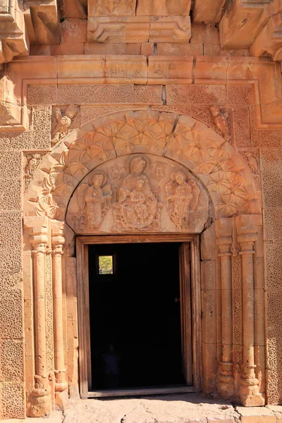 Dekorativní Socha Nad Vstupními Dveřmi Verginem Marií Ježíškem Noravanku Arménie — Stock fotografie