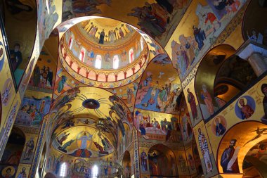 Karadağ 'ın Podgorica kentindeki İsa' nın Dirilişi Katedralinin İçi