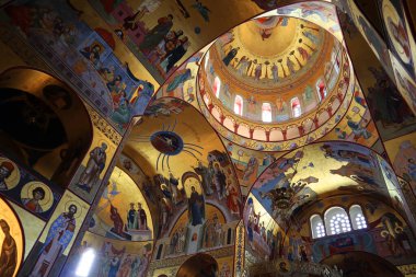  Karadağ 'ın Podgorica kentindeki İsa' nın Dirilişi Katedralinin İçi
