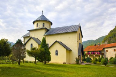 Karadağ 'daki ünlü Moraca Manastırı