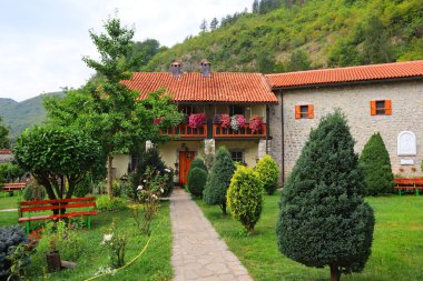 Karadağ 'daki Moraca Manastırı Hücreleri