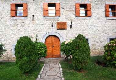 Karadağ 'daki Moracha Manastırı Hücreleri