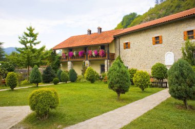 Karadağ 'daki Moracha Manastırı Hücreleri