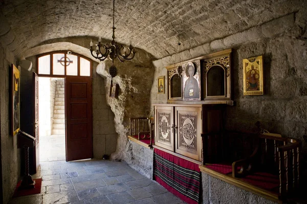 Karadağ 'ın Çetince kentinde, Kutsal Bakire Meryem' in Doğumu Manastırı 'nın İçi