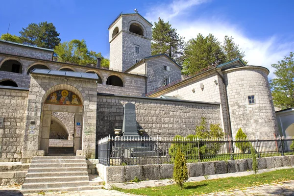 Karadağ 'ın Çetince kentinde, Kutsal Bakire Meryem' in Doğumu Ortodoks Manastırı