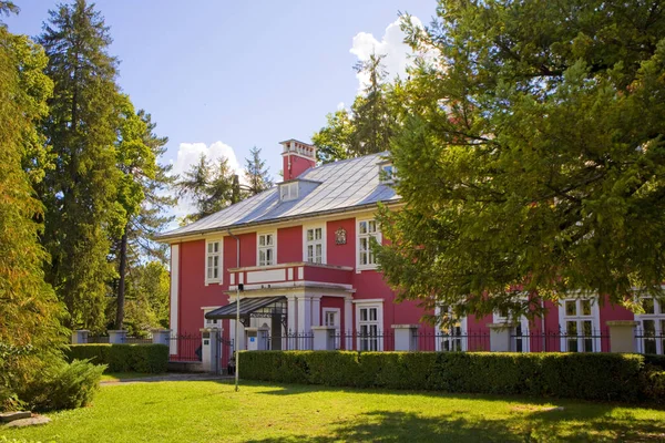  Karadağ 'ın Cetinje kentindeki Müzik Akademisi