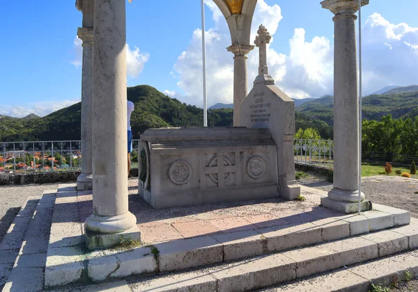 Karadağ 'ın Cetinje kentindeki Piskopos Danilo anıtı