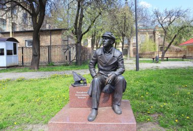 Ukrayna 'nın Kyiv kentindeki Politeknik Enstitüsü' nde Konstantin Alekseevich Kalinin anıtı