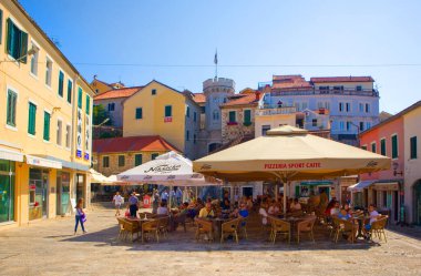 Herceg Novi, Karadağ - 15 Eylül 2021. Karadağ 'ın Herceg Novi kentindeki Sat-Kula Saat Kulesi