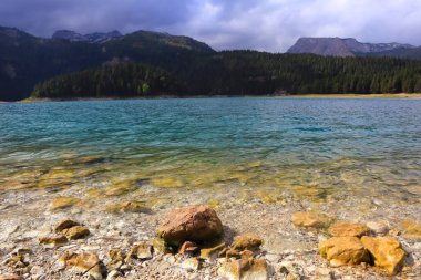 Siyah lake Durmitor Karadağ Milli parkında