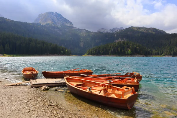 Csónakok Fekete Tavon Durmitor Nemzeti Park Montenegróban — Stock Fotó