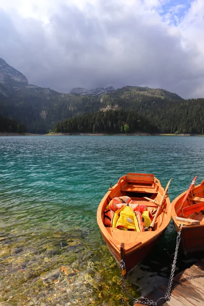 Csónakok Fekete Tavon Durmitor Nemzeti Park Montenegróban — Stock Fotó