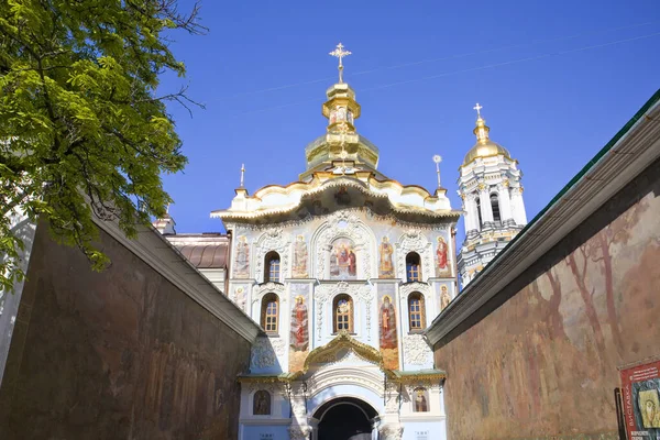 乌克兰基辅Pechersk Lavra的Trinity Gate教堂 — 图库照片