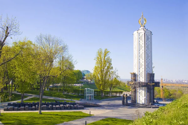 ウクライナキエフのホロドアの犠牲者への記念碑 — ストック写真