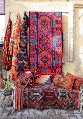 Goreme, Kapadokya, Türkiye 'deki halı ve halılar dükkanı