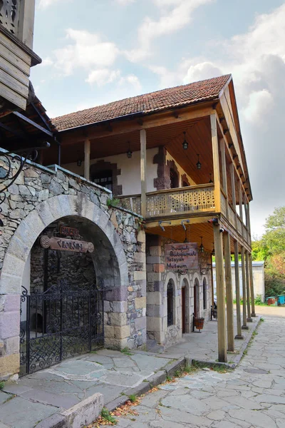 アルメニアのディリジャンのシャラムビア通りにあるダウンタウンの歴史的建造物 — ストック写真