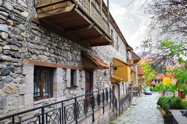 アルメニアのディリジャンのシャラムビア通りにあるダウンタウンの歴史的建造物 — ストック写真
