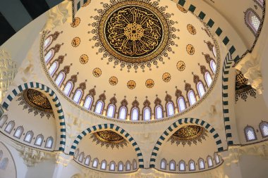 Ankara 'daki Melike Hatun Camii' nin içi
