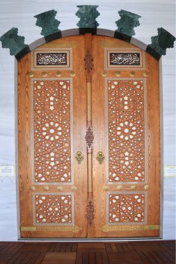 Ankara 'daki Melike Hatun Camii' nin kapısı olan parça