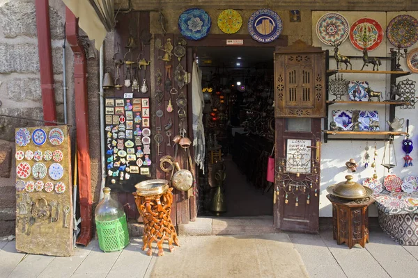 Ankara Şatosu yakınlarındaki hediyelik eşya dükkanında