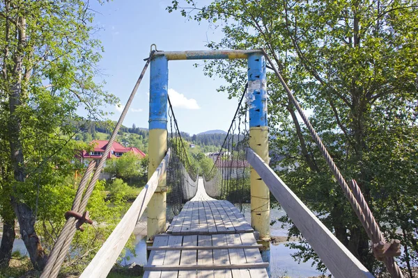Wooden Suspension Bridge Black Cheremysh River Verkhovyna Ukraine — стоковое фото