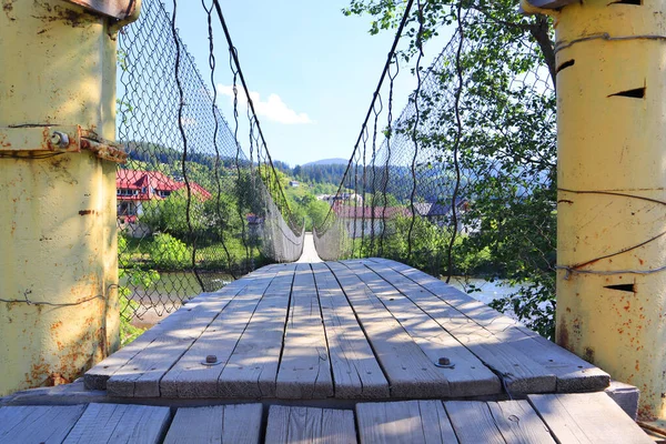 Wooden Suspension Bridge Black Cheremysh River Verkhovyna Ukraine — Fotografia de Stock