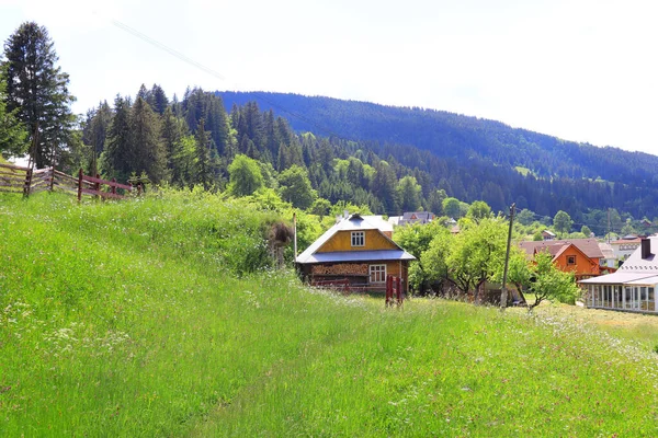 Wooden House Sunny Day Verkhovyna Ukraine — Stockfoto