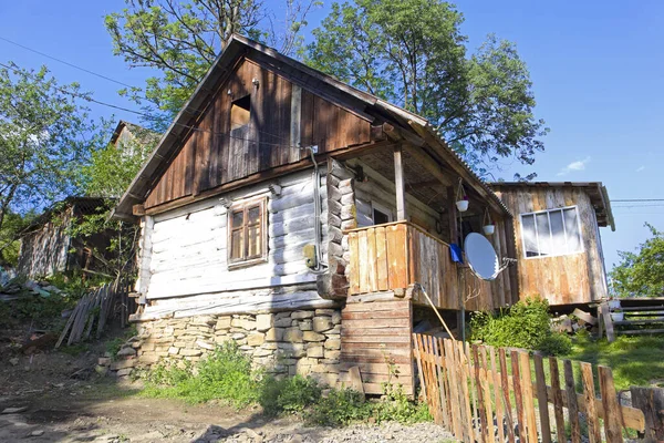 Wooden Old House Sunny Day Verkhovyna Ukraine — стоковое фото