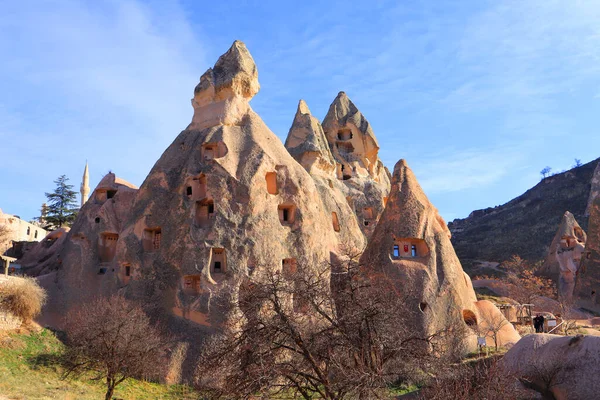 Uchisar Kapadokya Türkiye Kayalıklarda Eski Evleri Olan Vadi — Stok fotoğraf