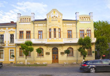  Ukrayna 'nın Kolomyya şehrindeki eski tarihi bina.