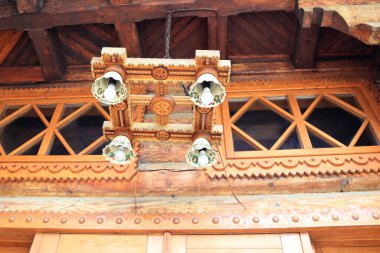 Chandelier of Restaurant Hutsulshchyna (wooden frame) in Yaremche, Ukraine