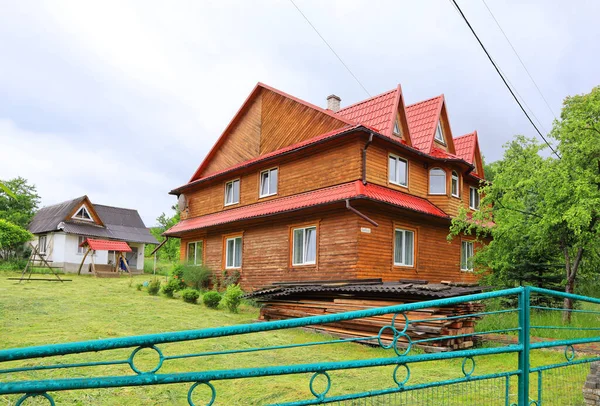 Wooden House Cloudy Day Yaremche Ukraine — Stock Photo, Image