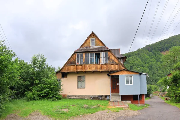 Wooden House Cloudy Day Yaremche Ukraine — Stockfoto
