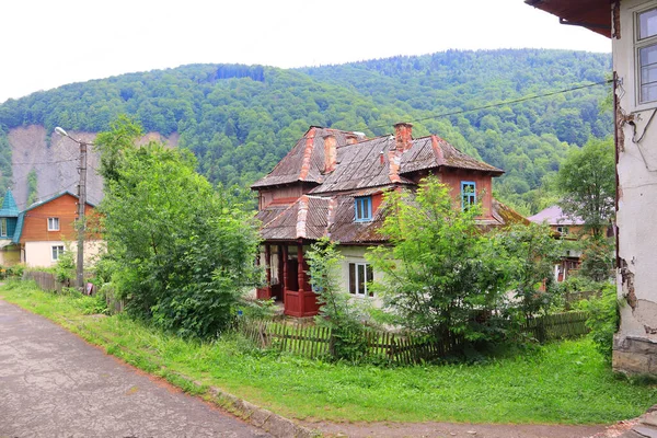 Wooden Old House Cloudy Day Yaremche Ukraine — Foto Stock