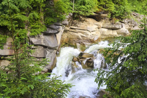 Probiy Cascata Sul Fiume Prut Yaremche Ucraina — Foto Stock