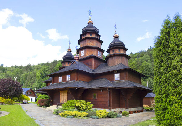 Деревянная церковь св. пророка Илии в Яремче, Украина