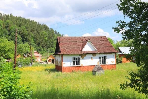 Old House Sunny Day Yaremche Ukraine — Fotografia de Stock