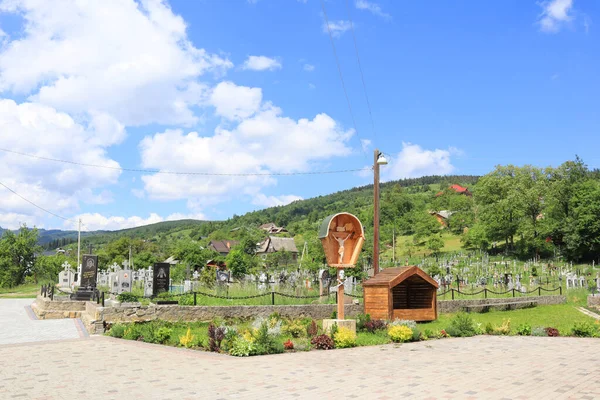 Вид Кладбище Яремче Украина — стоковое фото