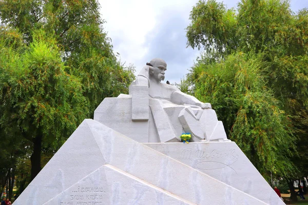 Monument Shevchenko Kavaleridze Poltava Ukraine — Stock fotografie