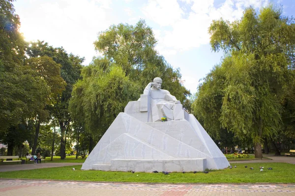 Monument Shevchenko Kavaleridze Poltava Ukraine — Fotografia de Stock