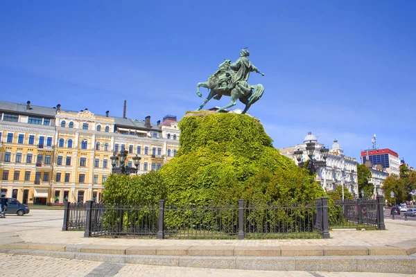 Monument Bogdan Khmelnitsky Kyiv Ukraine — стокове фото