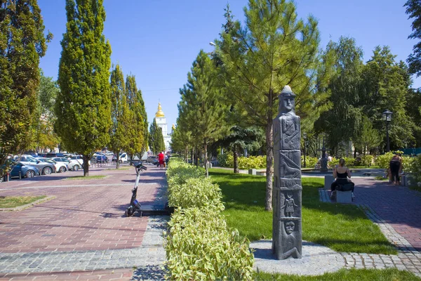 Park Sculpture Zbruch Idol Pagan Pillar Statue Kyiv Ukraine — Photo