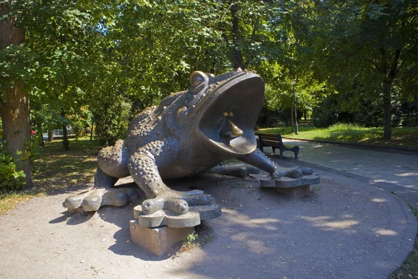 Monument Frog Mariinsky Garden Kyiv Ukraine — Stockfoto