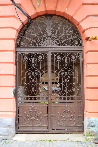 Vintage Brown Door Downtown Ivano Frankivsk Ukraine — 스톡 사진