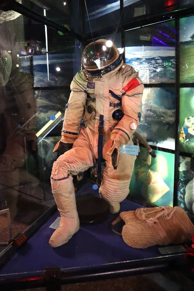 にちなんで命名された国立宇宙博物館の宇宙飛行士の衣装 Zhytomyr ウクライナのコロレフ — ストック写真