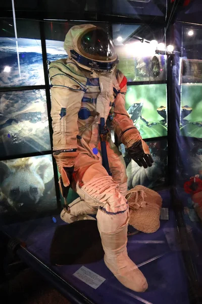 にちなんで命名された国立宇宙博物館の宇宙飛行士の衣装 Zhytomyr ウクライナのコロレフ — ストック写真