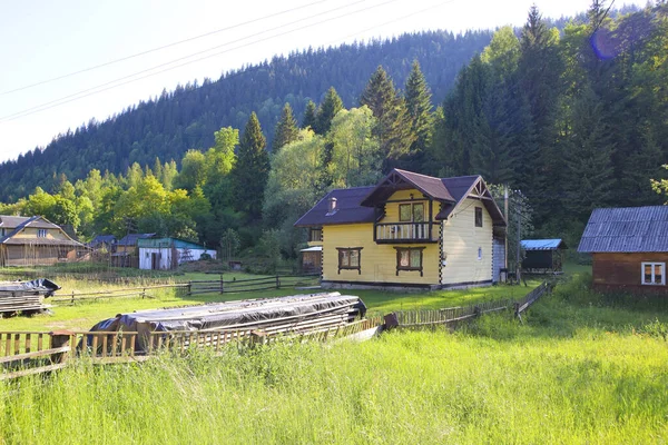 Wooden House Sunny Day Village Krivorivnya Ukraine — Stockfoto