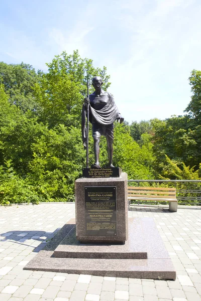 Памятник Махатме Ганди Ботаническом Саду Фомин Киеве Украина — стоковое фото