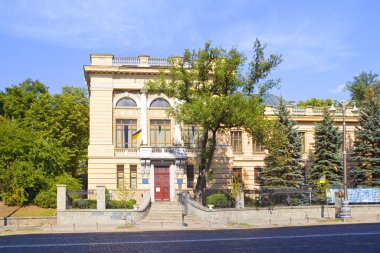 Ukrayna Ulusal Kütüphanesi adını Ukrayna 'nın başkenti Kyiv' deki Bilge Yaroslav 'dan almıştır.